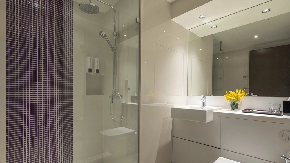 TLSB-Room-Family-And-Friends-Connecting-bathroom