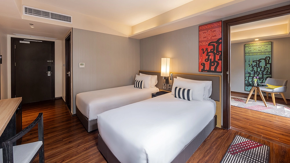 TLSB-Room-Family-And-Friends-Connecting1