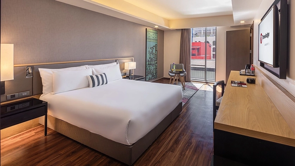 TLSB-Room-Family-And-Friends-Connecting3