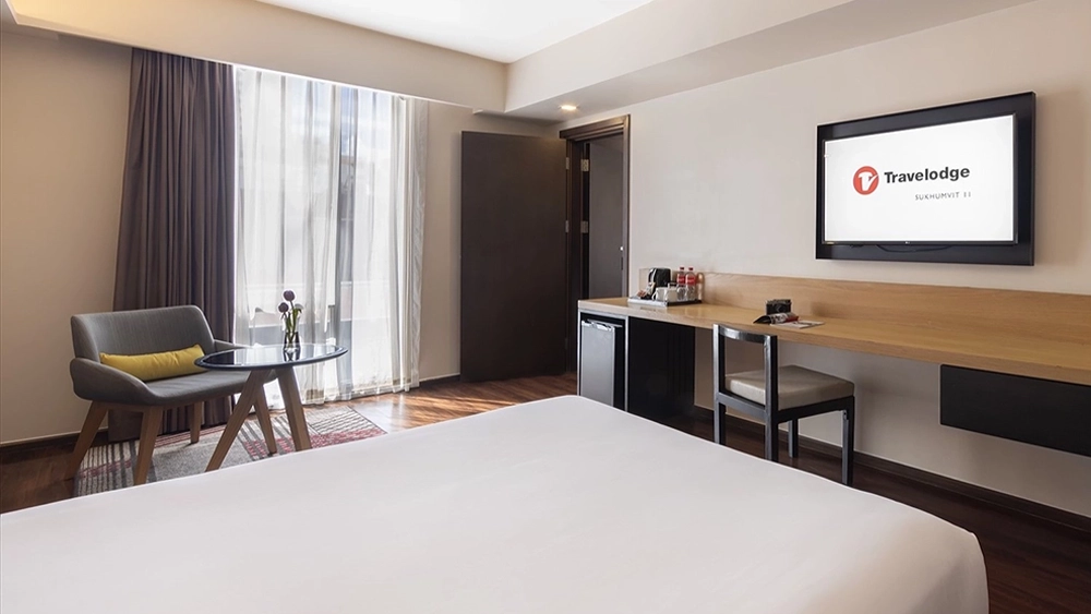 TLSB-Room-Family-And-Friends-Connecting4