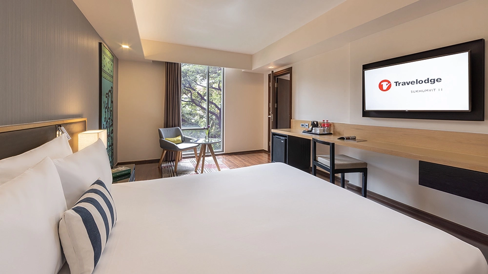 TLSB-Room-Family-And-Friends-Tree-Gaze-Connecting1