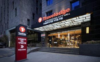 Travelodge-Myeongdong-City-Hall-Hotel-Entrance
