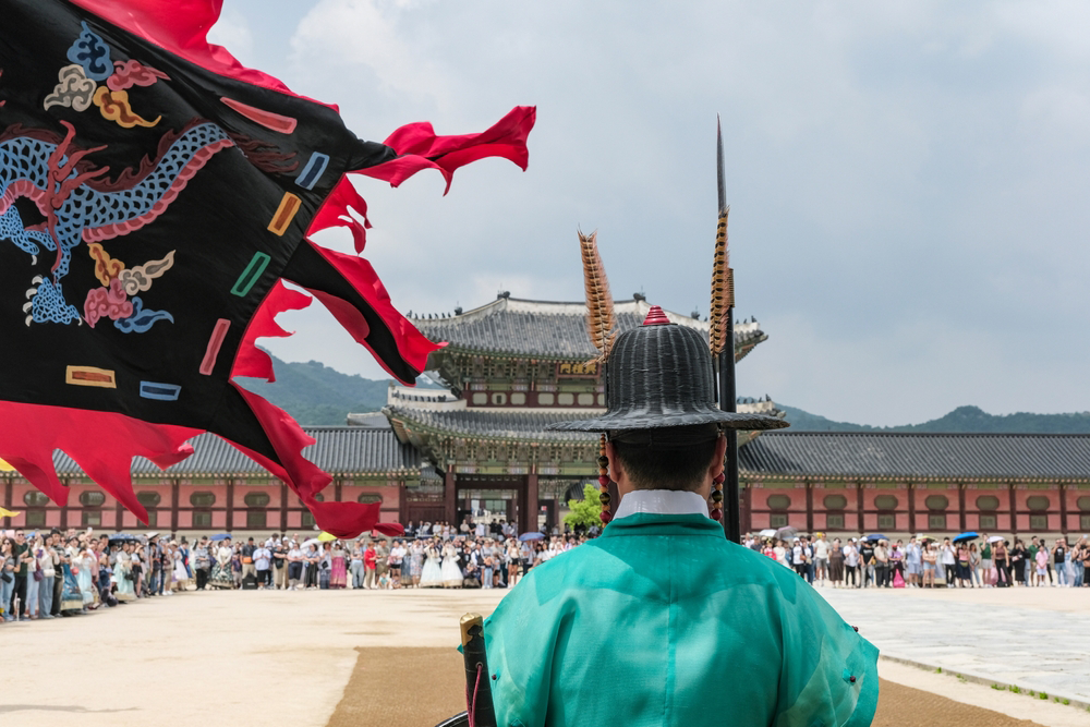 Changing of Guards in Gyeongbokgung Near a Hotel in Seoul | Travelodge
