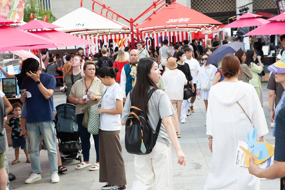 Locals and travelers gathering in Seoul, Korea, for the Chuseok holiday