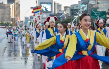 Street Performers during a parade in Seoul during Chuseok