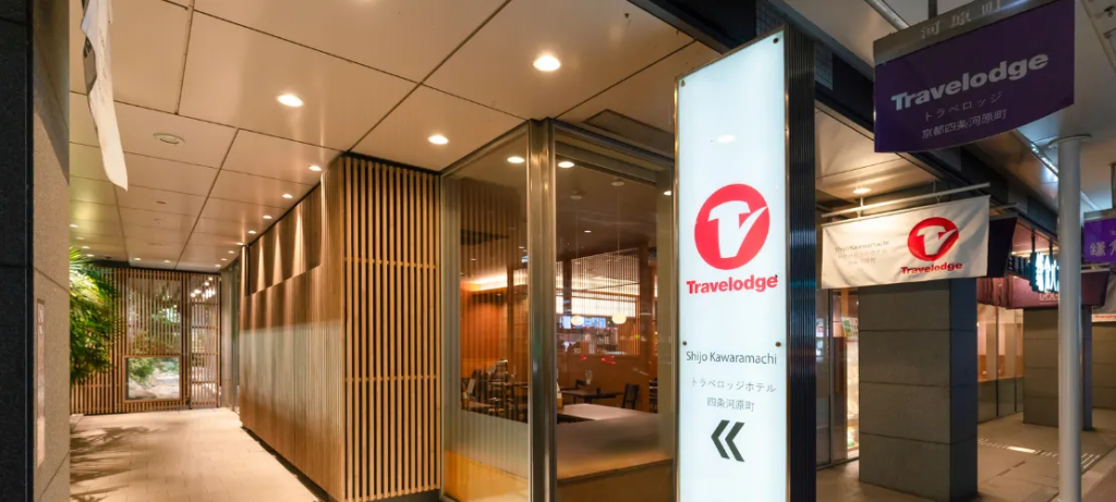Japanese kitchen knives on display, a popular souvenir linked with Nishiki Market in Kyoto hotels area