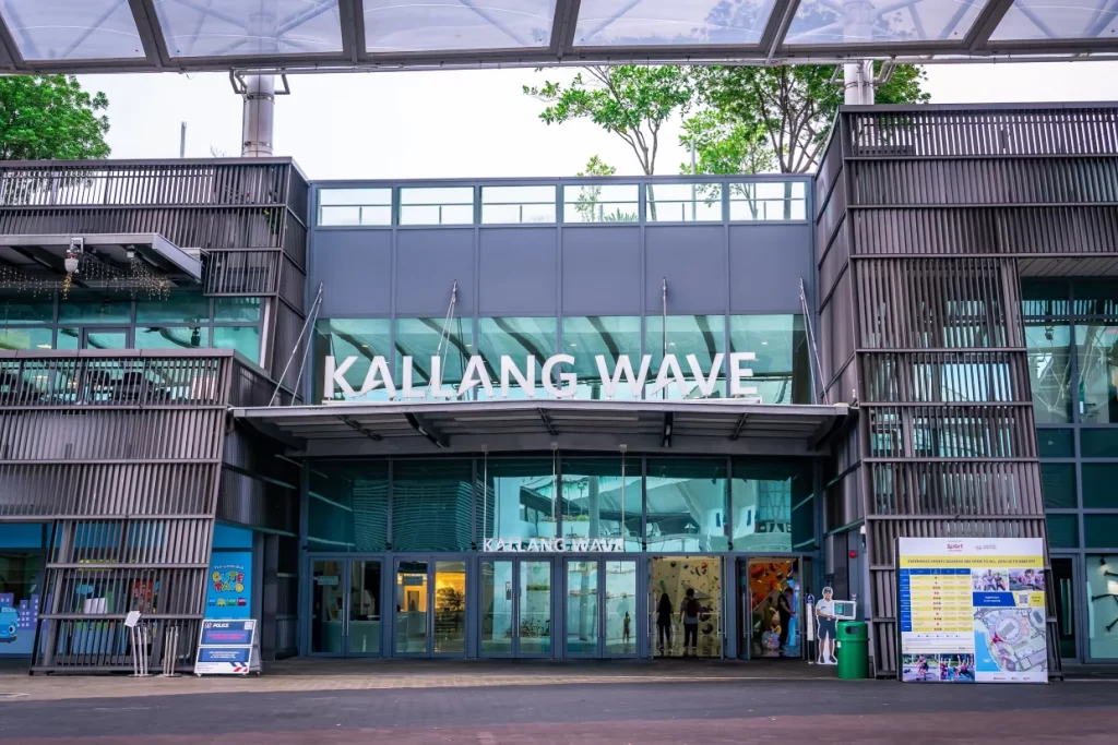  Eating at Kallang Wave Mall Hawker During a Singapore Hotel Booking
