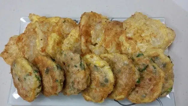 A plate of dongtae-jeon and donggeurang-ttaeng side-by-side